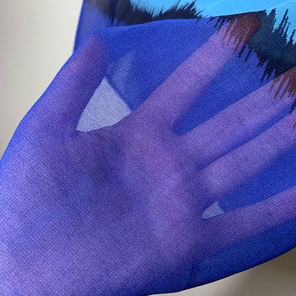 Ann Taylor Blue Sleeveless Button Down Blouse - Picture 6 of 7